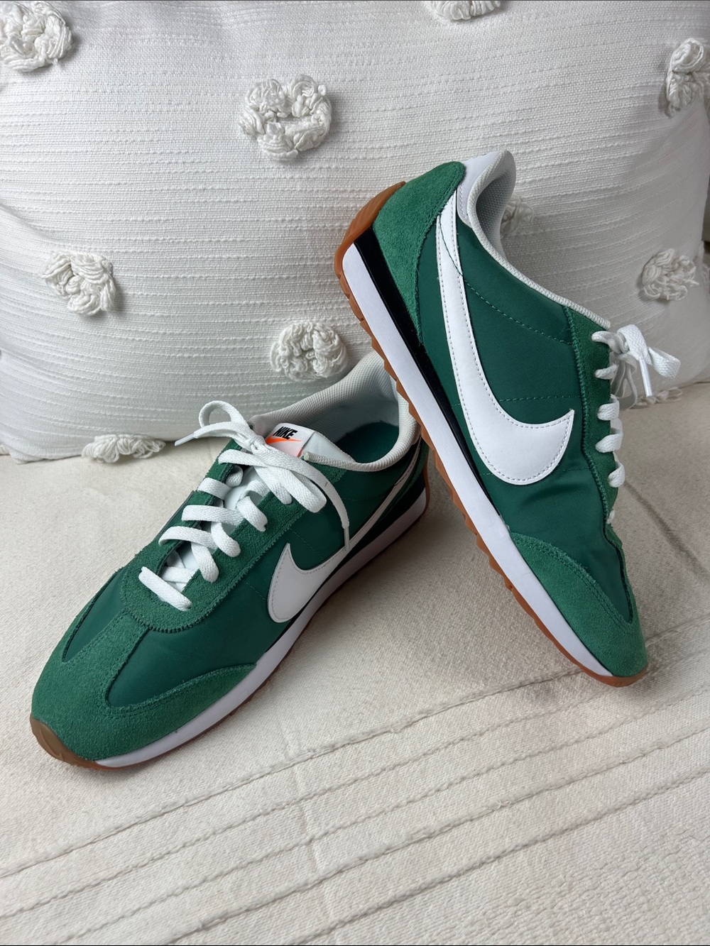 NWOT Nike Evergreen Aura/White Men’s Low-Top Sneakers, retro style